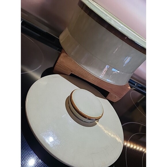 Topaz Stoneware Round Covered Casserole Dish Hand painted Oven Proof Japan 64oz - Picture 2 of 6